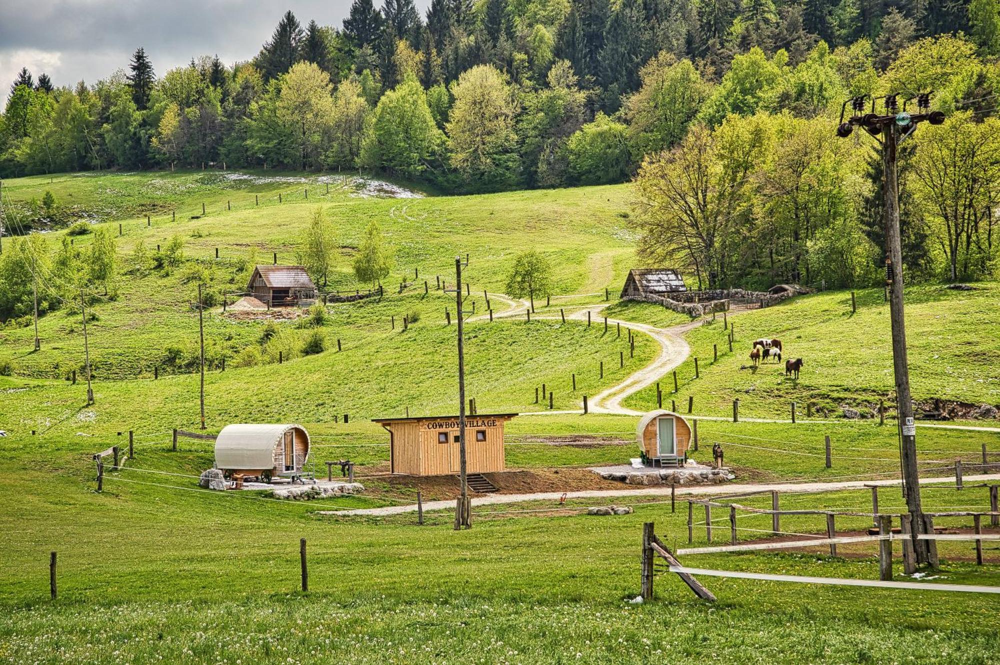 Hotel Cowboy'S Land Visnja Gora Exterior foto
