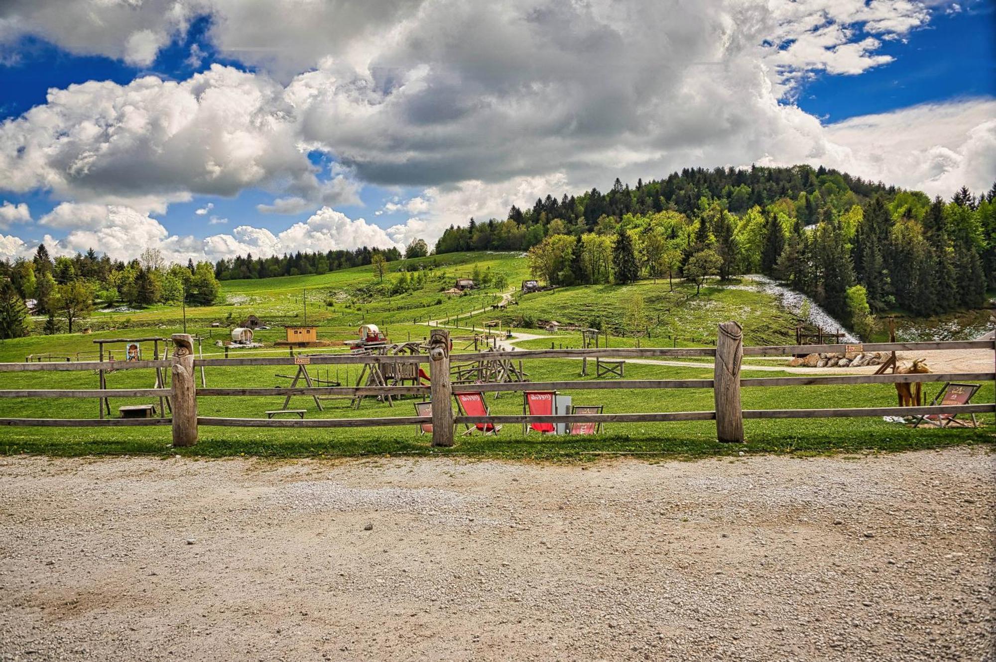Hotel Cowboy'S Land Visnja Gora Exterior foto
