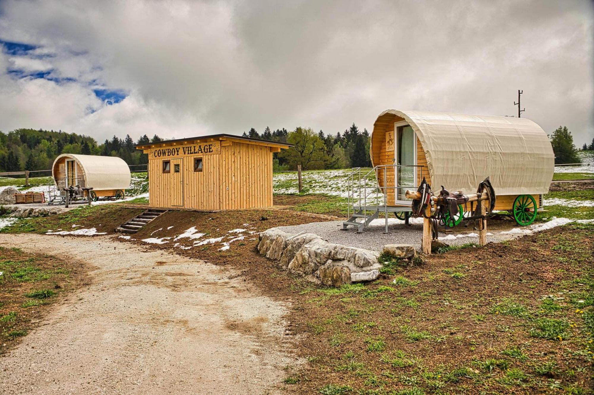 Hotel Cowboy'S Land Visnja Gora Exterior foto