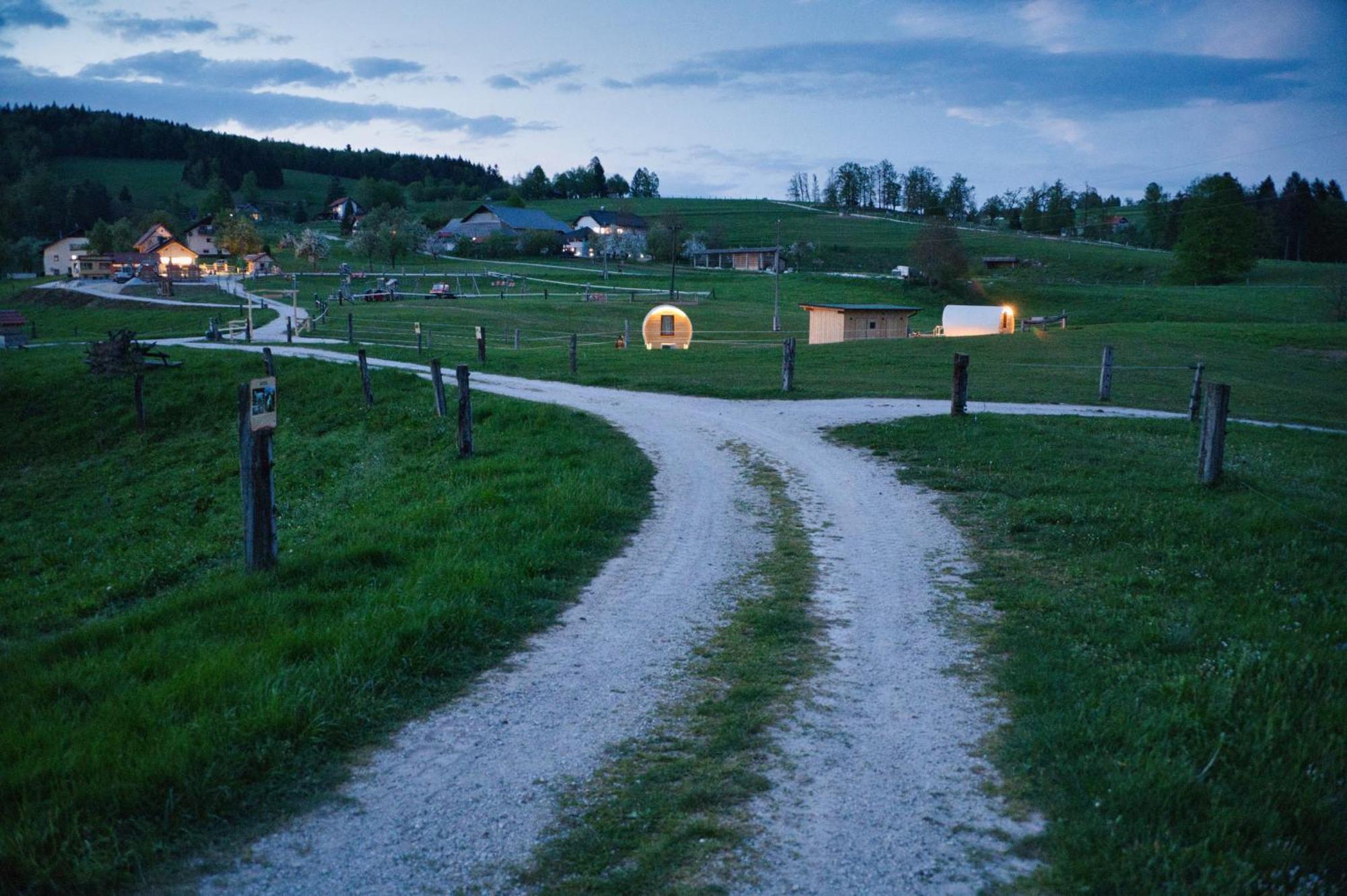 Hotel Cowboy'S Land Visnja Gora Exterior foto